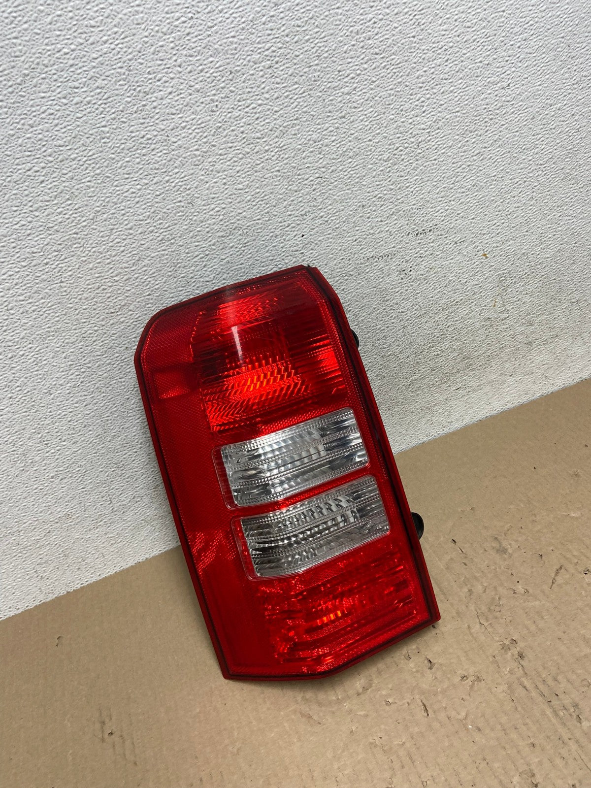 2008 to 2016 Jeep Patriot Left Lh Driver Side Tail Light AE9657 LK2