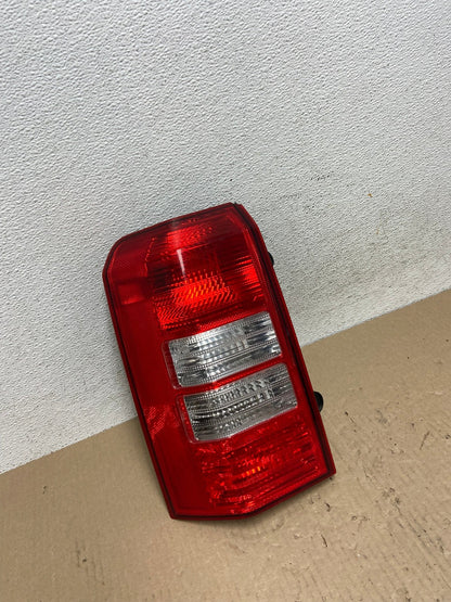 2008 to 2016 Jeep Patriot Left Lh Driver Side Tail Light AE9657 LK2