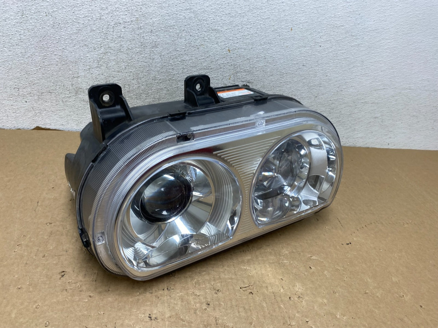 2008 to 2014 Dodge Challenger Left Driver LH Side Xenon Headlight AF7918 DG2