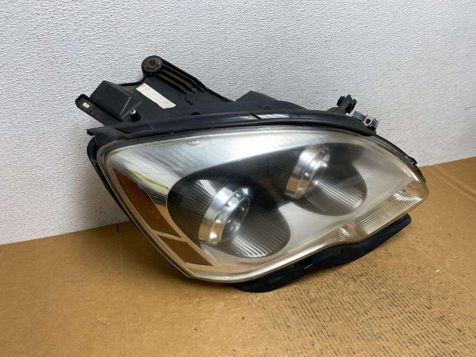 2007 to 2012 Gmc Acadia Halogen Headlight Right Passenger Side AE0636 DW2