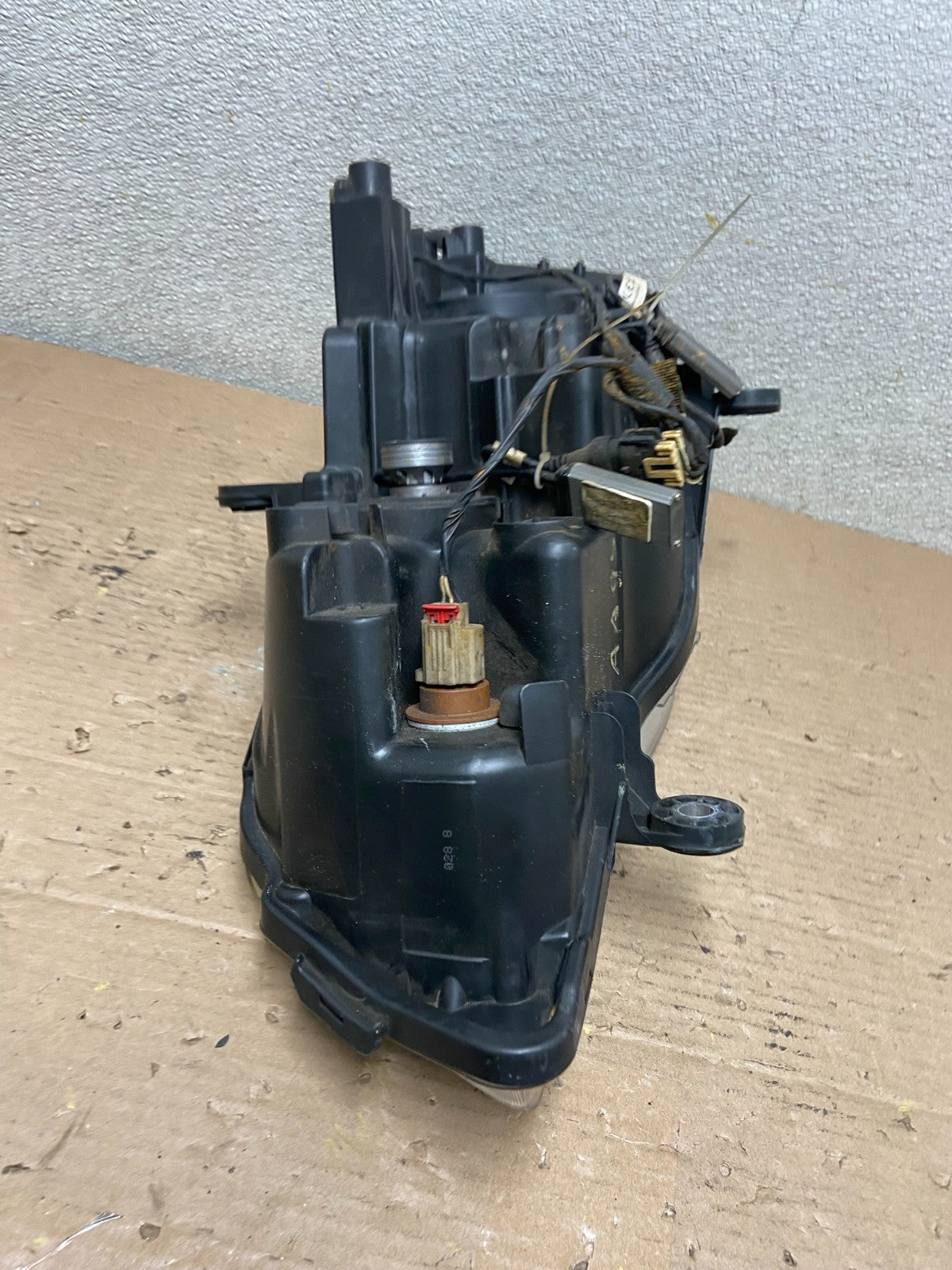 2011 to 2016 Chrysler Town and Country Right Passenger Headlight AA9544 DW9