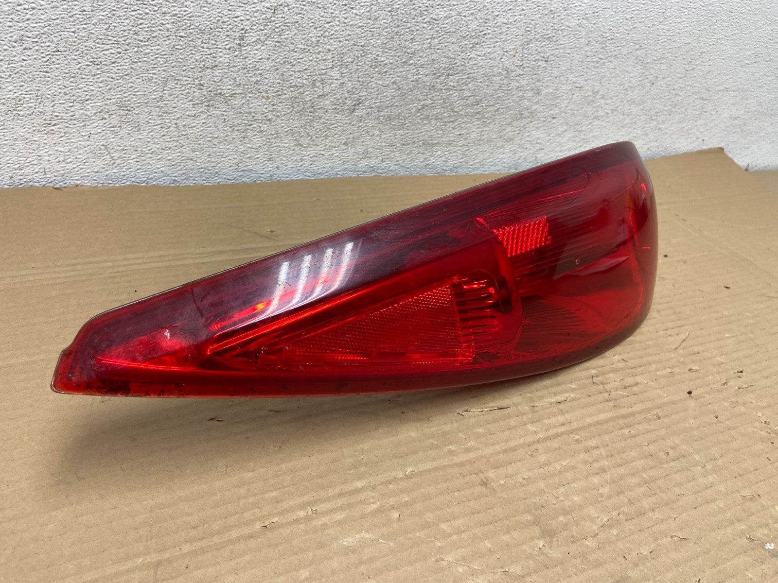 2006 - 2009 Pontiac G6 Coupe Left Driver LH Side Tail Light AG8979 DW1