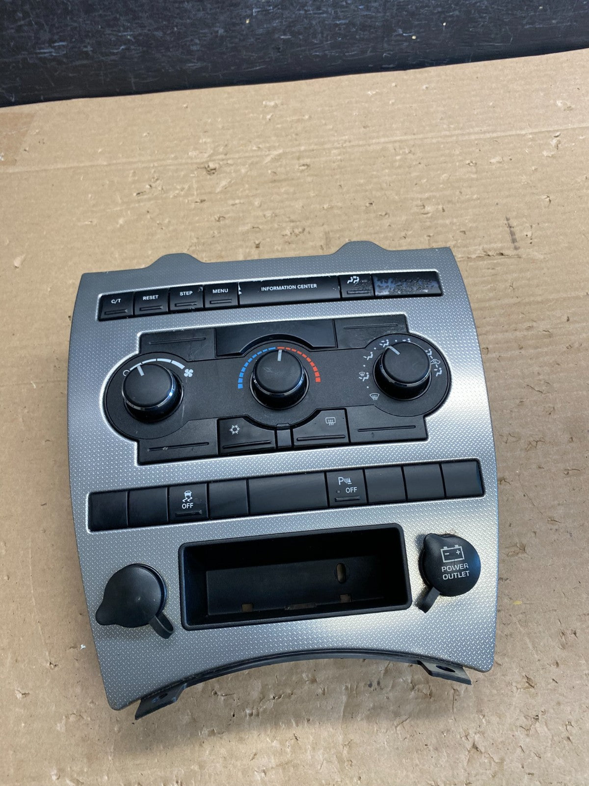 2005 to 2007 Jeep Commander Grand Cherokee A/C Climate Control Bezel ag6220 DG0