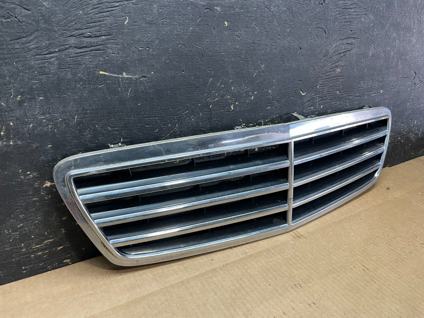 2001 to 2007 Mercedes C-Class Front Upper Grill Grille AA9146 DG1
