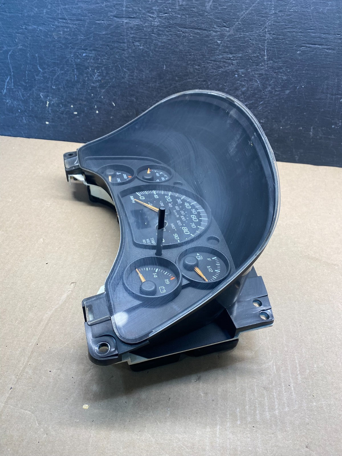 2004 to 2007 Chevrolet Express Speedometer Cluster Gauge ag3875 DG2
