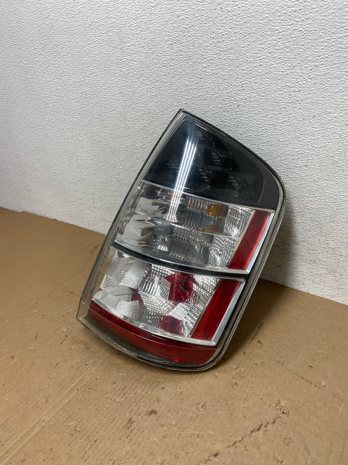2004 - 2005 Toyota Prius Right Passenger Side Rh Tail Light AD7979 LK1