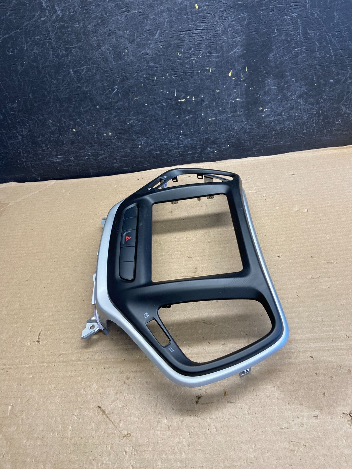 2014 to 2020 Jeep Cherokee Center Radio Climate Control Vent Bezel AH1564 DG2