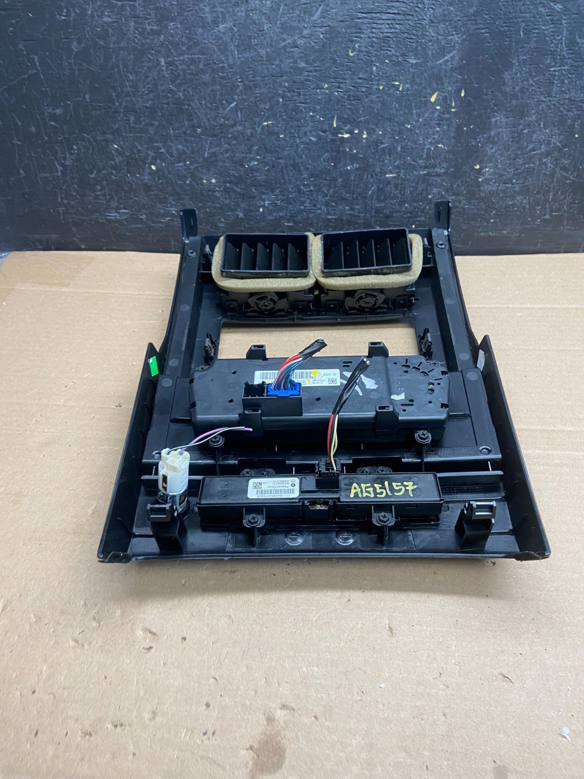 2008 to 2012 Jeep Liberty Dash Climate Temperature Control Radio Bezel AG5157 DG5