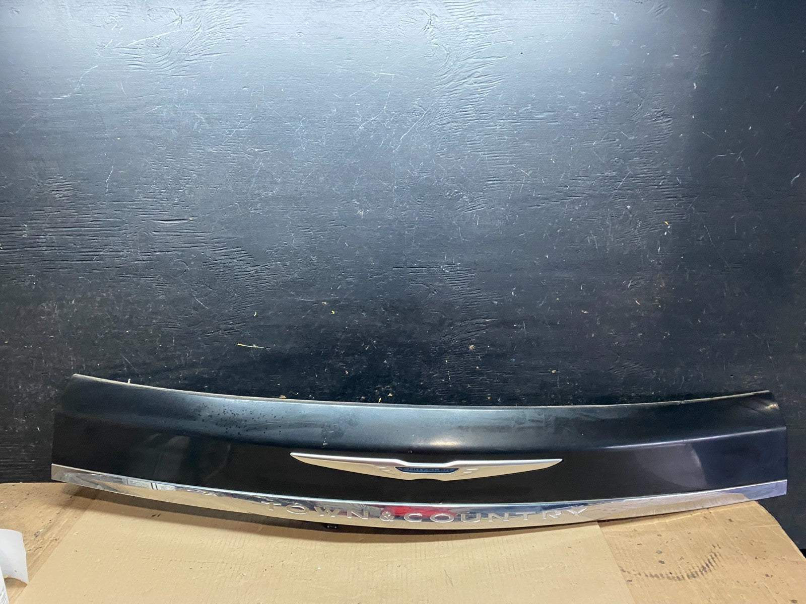 2011 to 2016 Chrysler Town & Country Tailgate Trim w/ Camera Panel OEM U7469 DG0