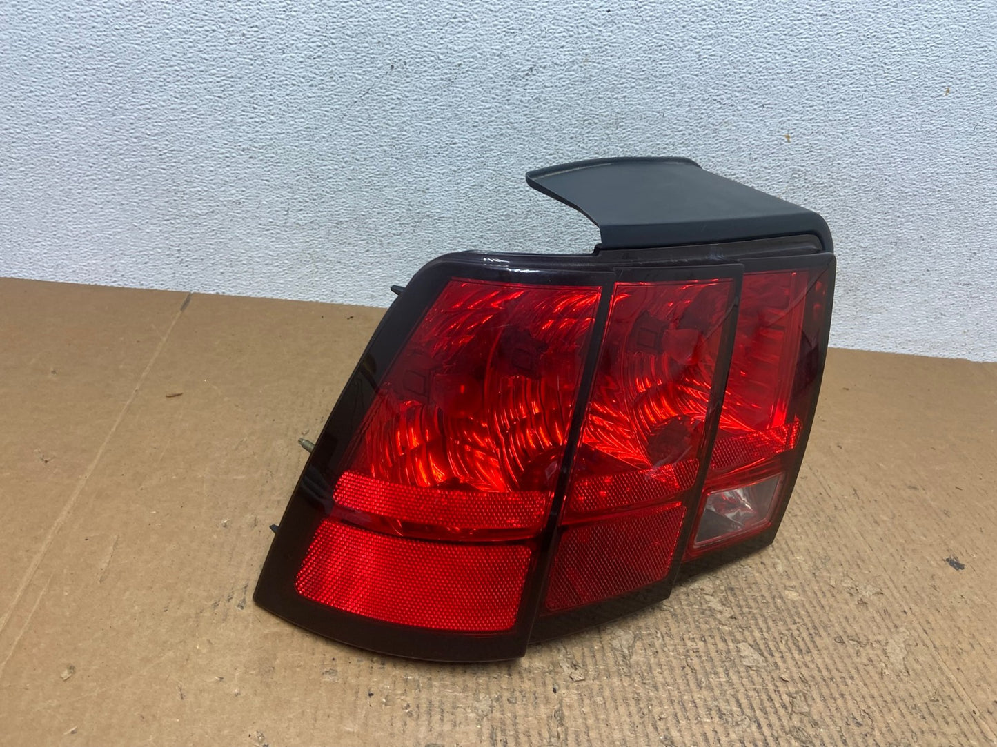 1999 - 2004 Ford Mustang Left Driver Lh Side Tail Light AE2861 LK2