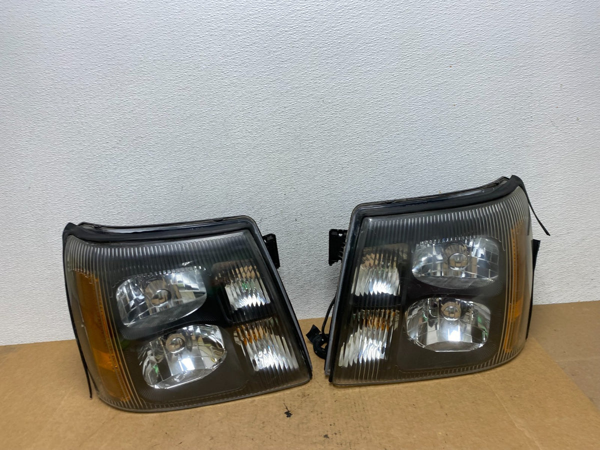 2003 to 2006 Cadillac Escalade Left+Right Xenon HID Headlights AE3269 DW0