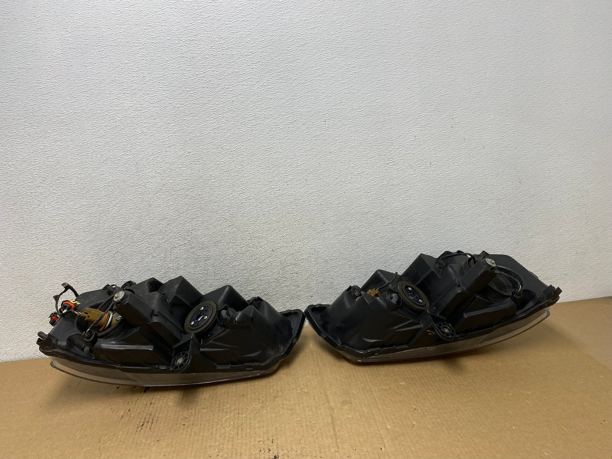 2008 to 2016 Chrysler Town and Country Left+Right Side Headlights AG2082 LK9