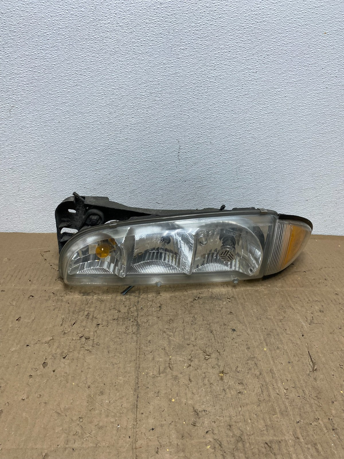 1996 to 1999 Pontiac Bonneville Left Driver LH Side Headlight AC0207 DW0