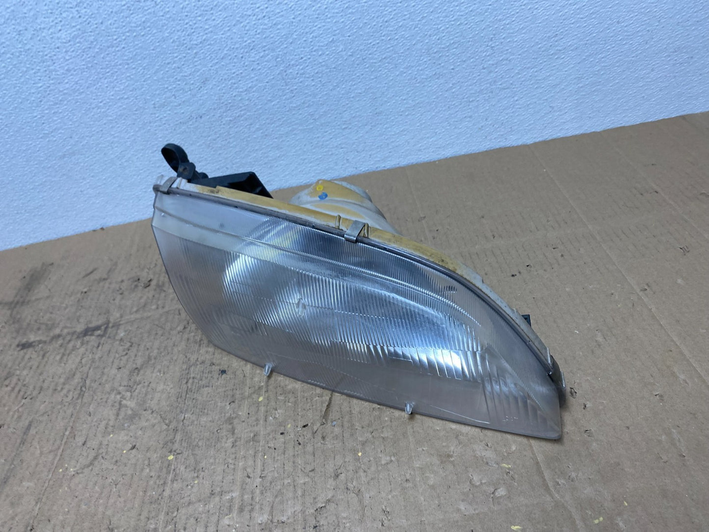 1998 to 1999 Mazda 626 Right Passenger RH Side Headlight AB8491 DW1