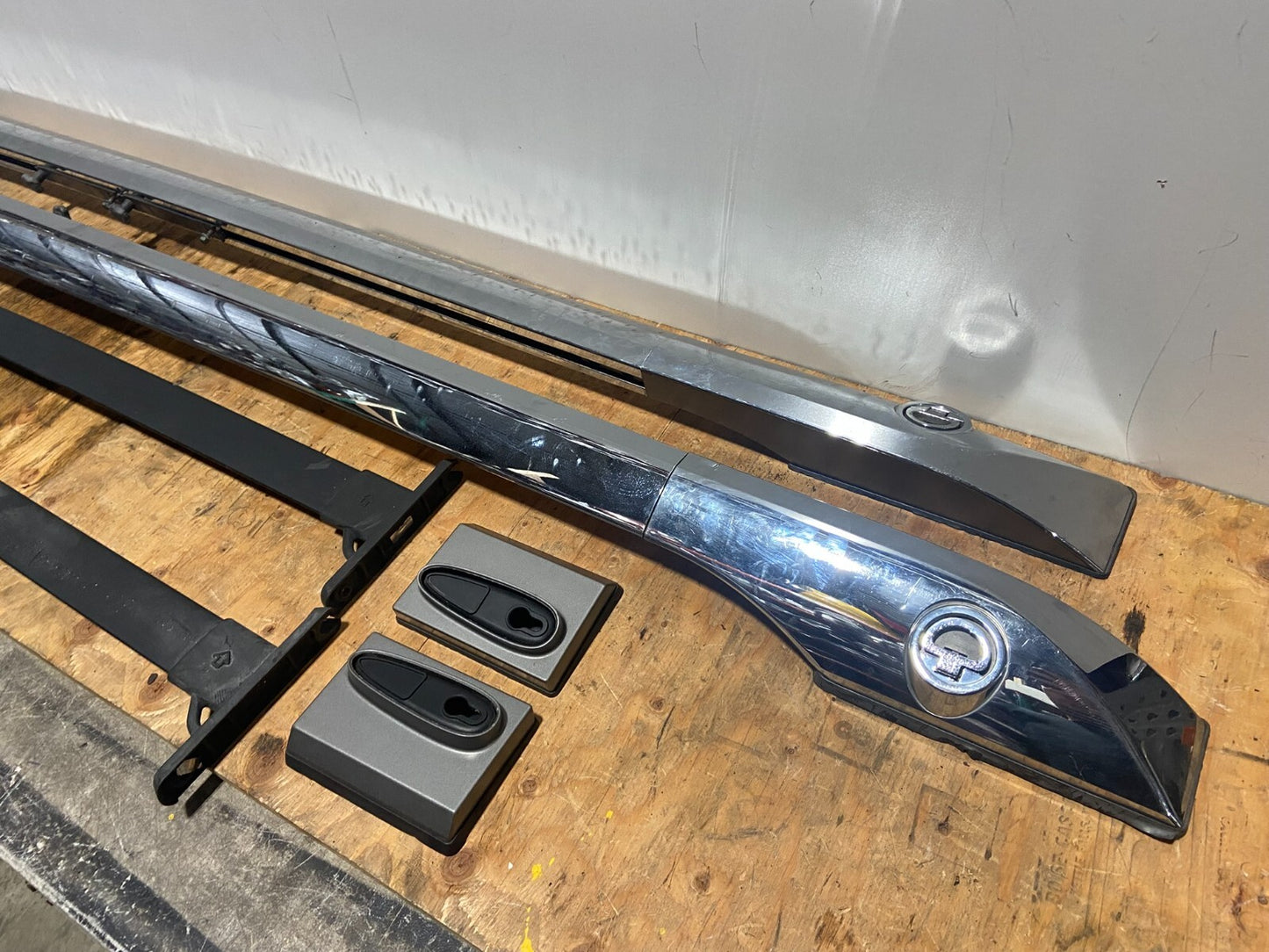 2010 Infiniti QX56 Roof Luggage Rack Cross Center Rail Bars & Side Rails O71881