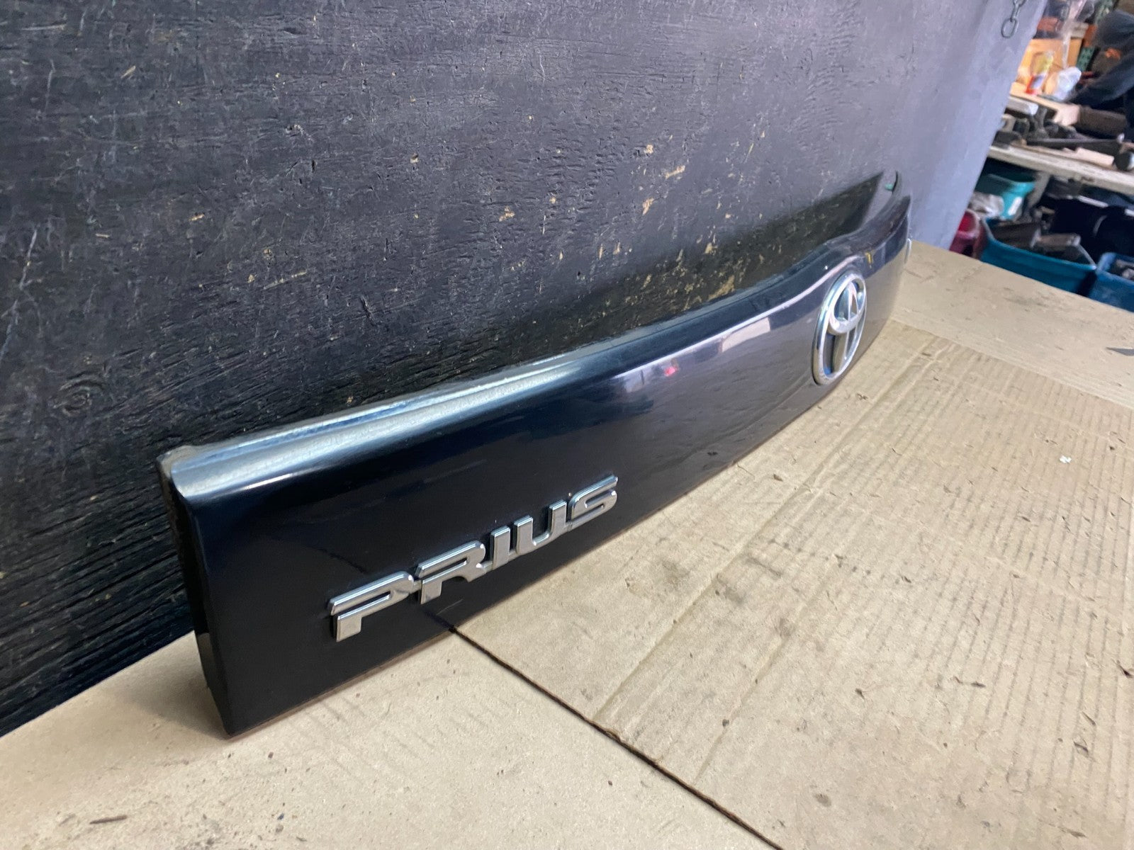 2010 to 2015 Toyota Prius Trunk Rear Tailgate Molding Panel 76801-47070 v3333 DG2