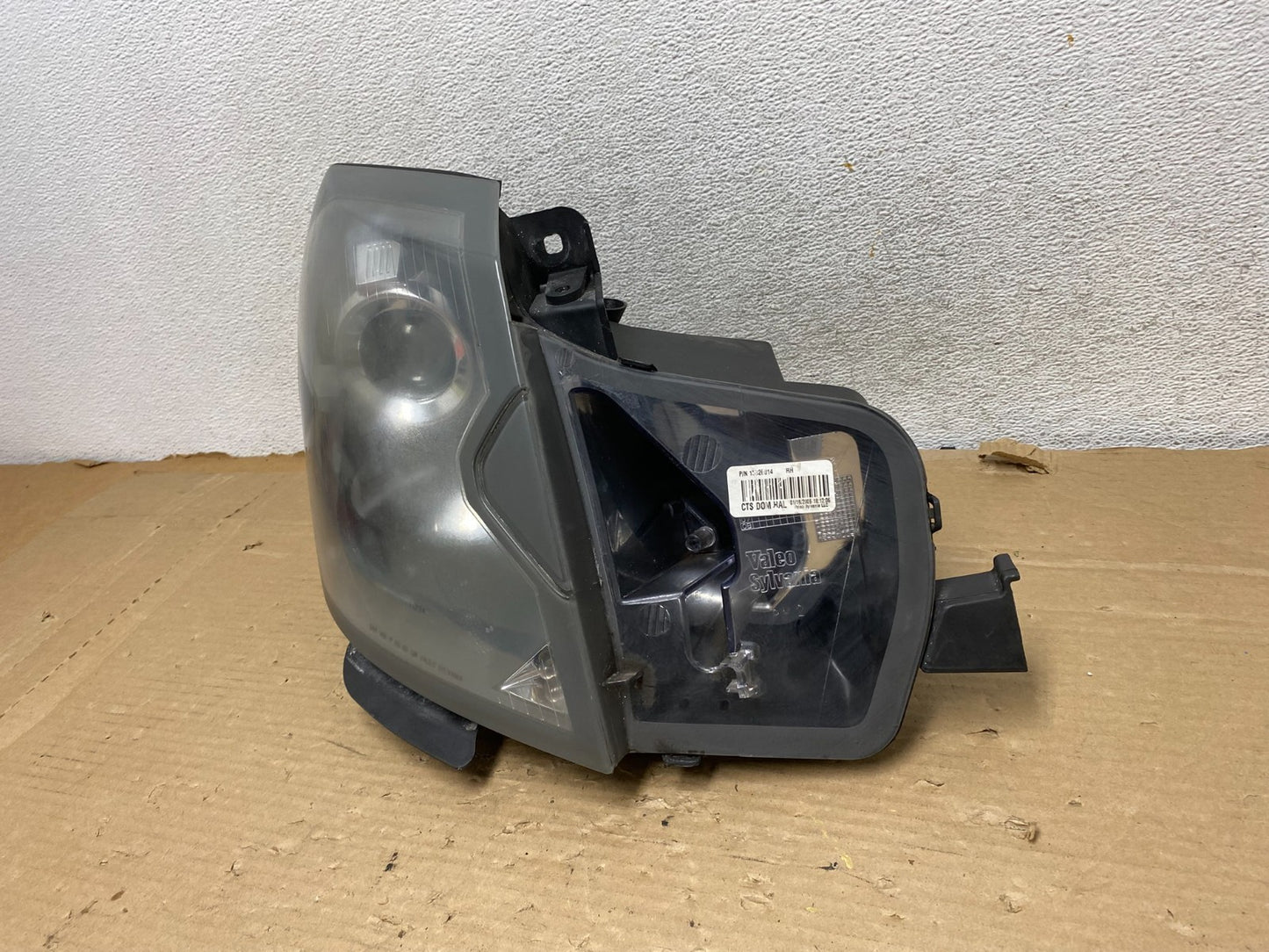 2003 to 2007 Cadillac CTS Right Passenger RH Halogen Headlight AG8234 DW2