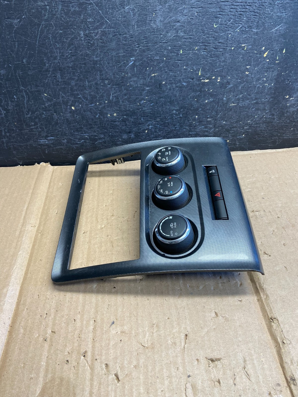 2011-2014 Dodge Challenger Dash Climate Control Heat Seats Radio Bezel AI2672 DG1