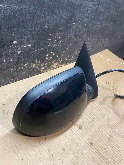 2003-2006 Chevrolet Tahoe Suburban Right Passenger Turn Door Mirror OEM x9690 DG2