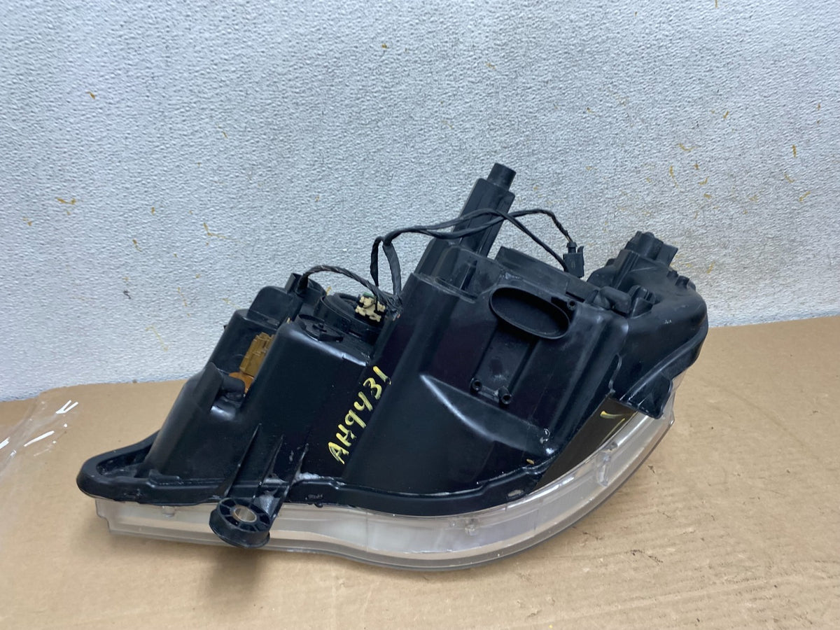 2011 to 2016 Chrysler Town and Country Right Passenger Headlight AH9431 DW5