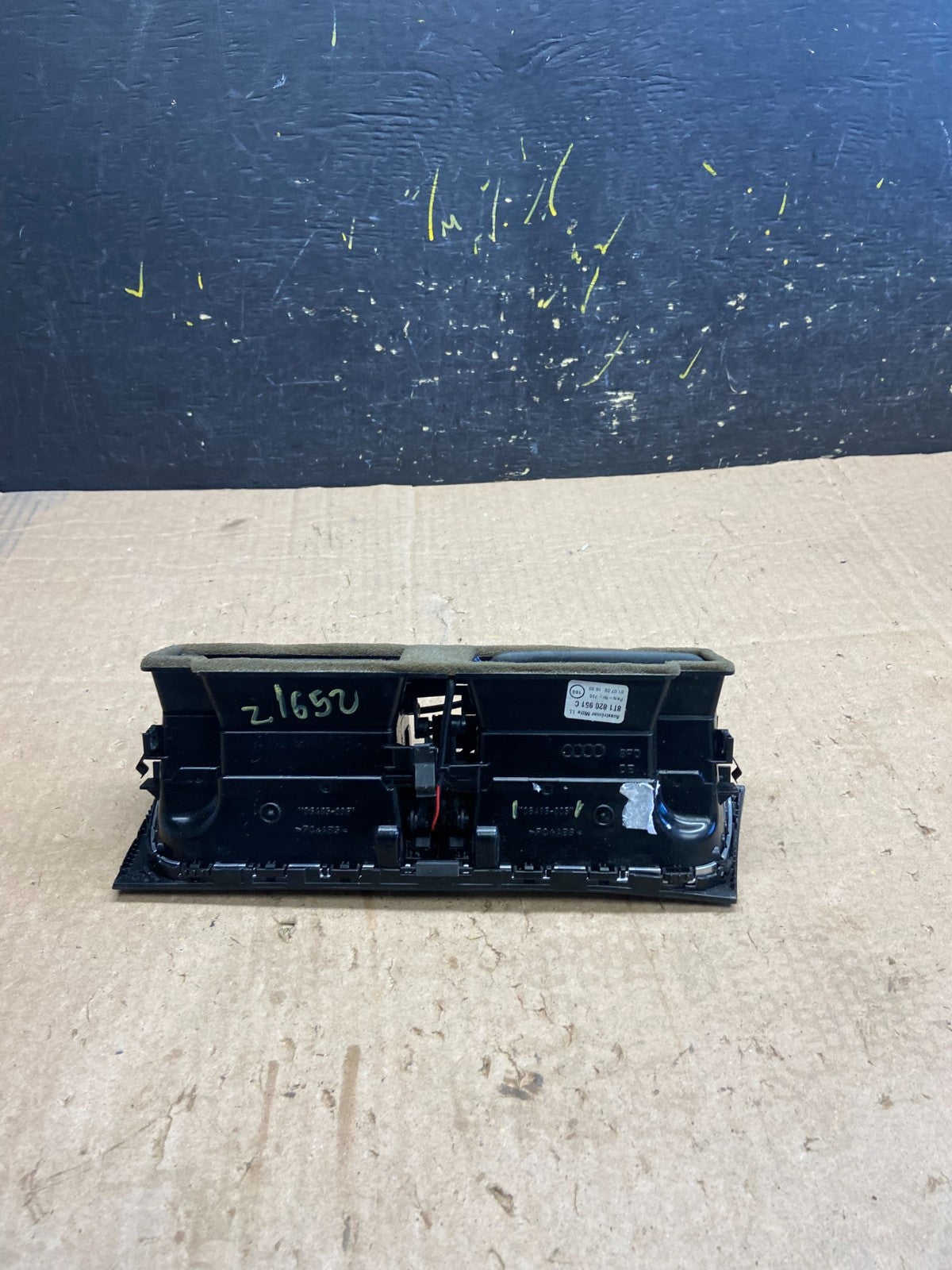 2009 to 2012 Audi A4 Center Dashboard Air Vent OEM Z1652 DG4