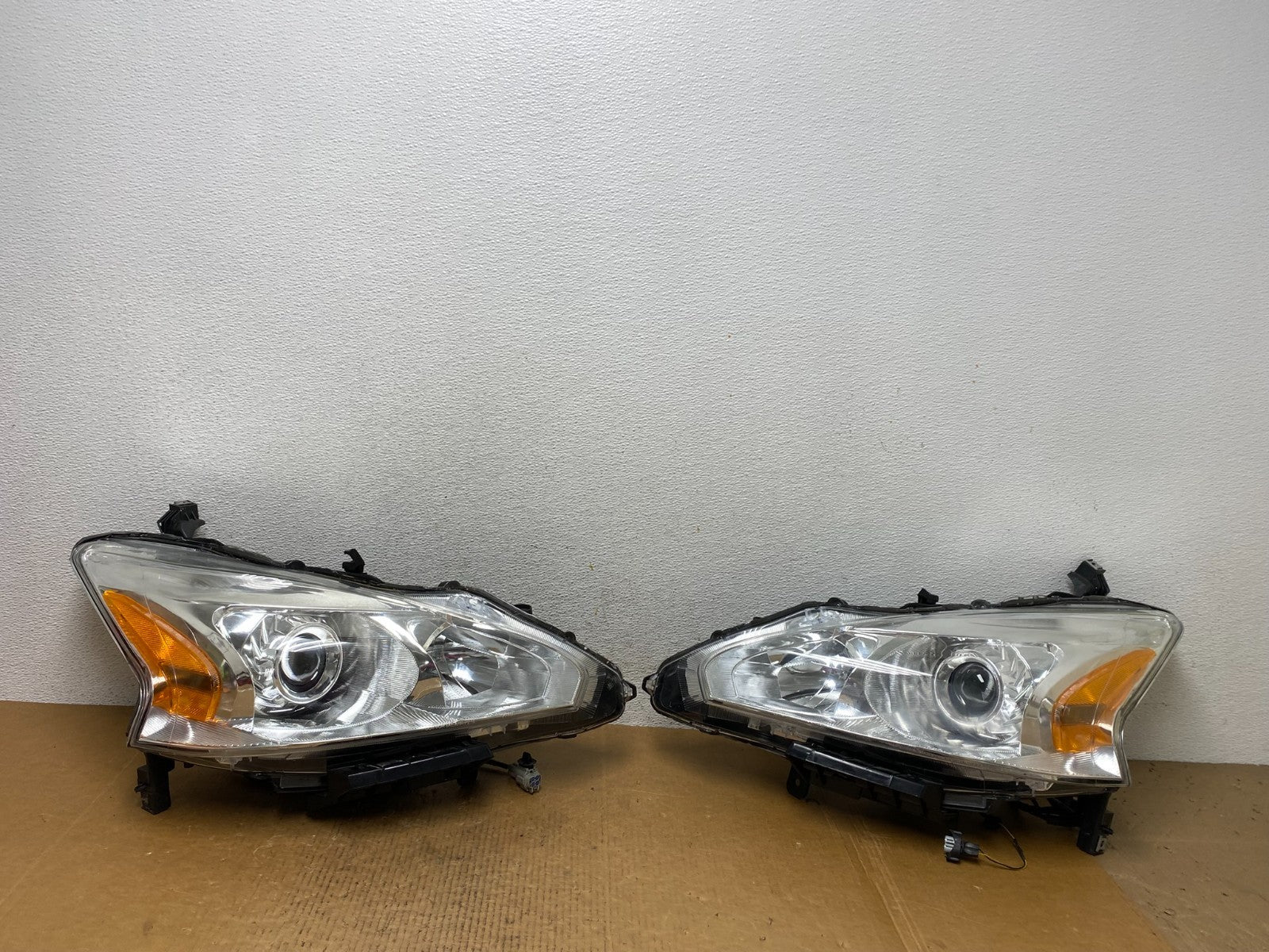 2013 to 2015 Nissan Altima Left+Right Side Set Halogen Headlights AE0305 DW0