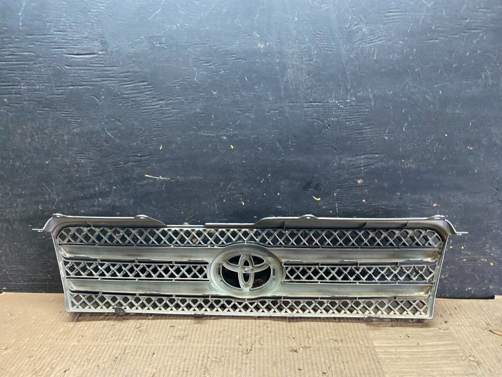 2006 to 2007 Toyota Highlander Front Upper Grille Grill With Emblem W9877 DG4