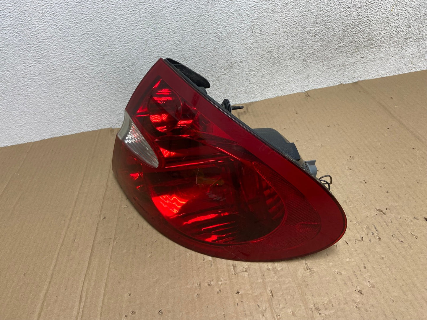 2005 to 2009 Buick Lacrosse Right Passemger RH Side Tail Light AE8983 LK1