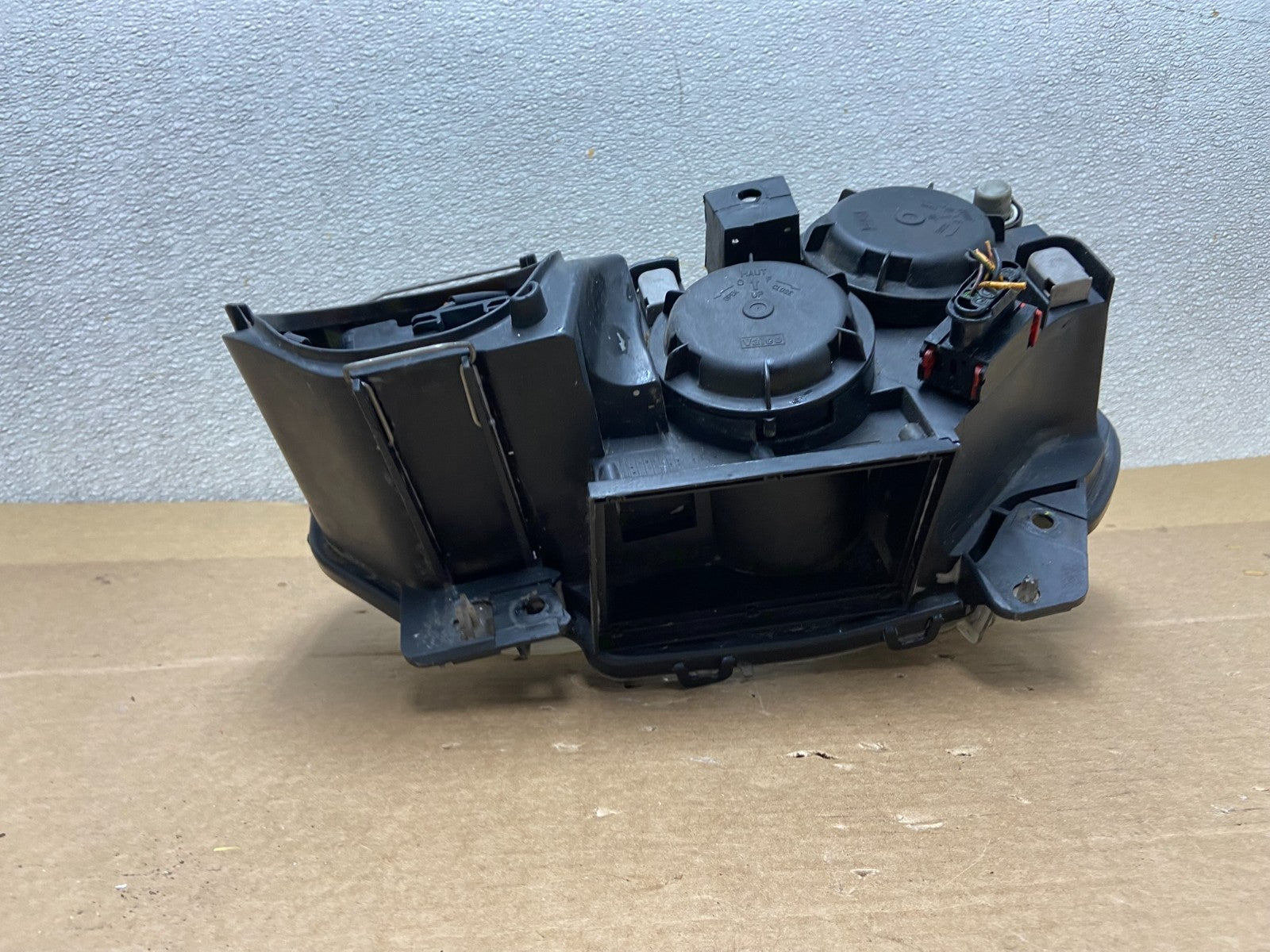 2004 to 2005 Jaguar XJ8 Left Driver Side Headlight AB50865