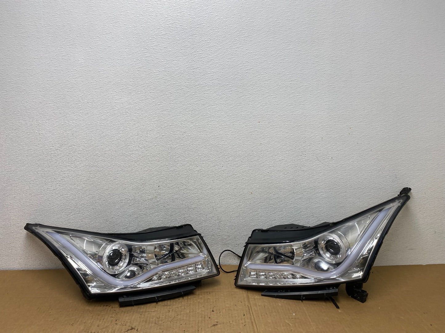 2011 to 2015 Chevrolet Cruze Halogen Left+Right Set Headlights AC7721 DG0