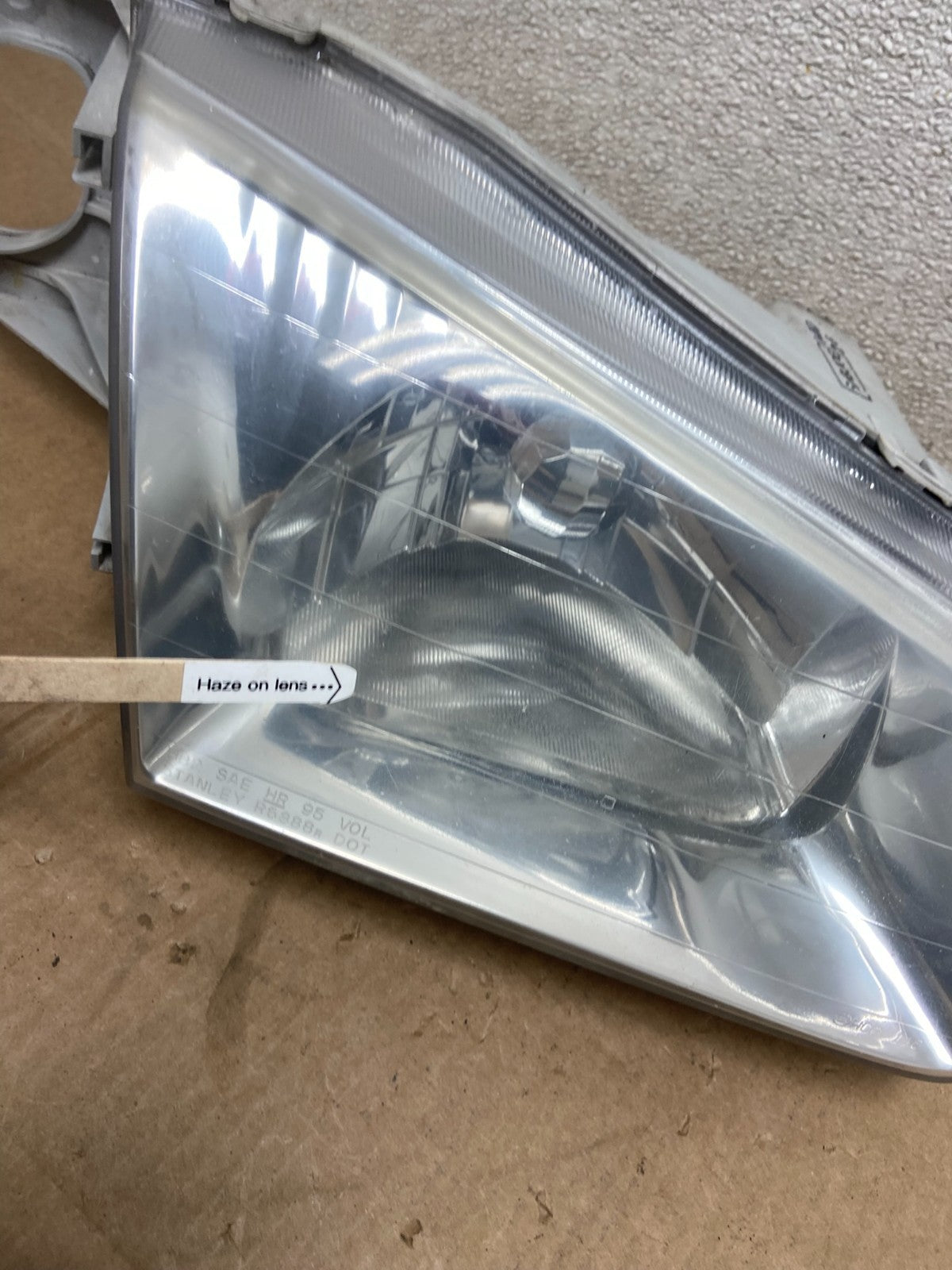 1999 to 2000 Mazda Protege Right Passenger RH Side Headlight OEM Y8523 DW4