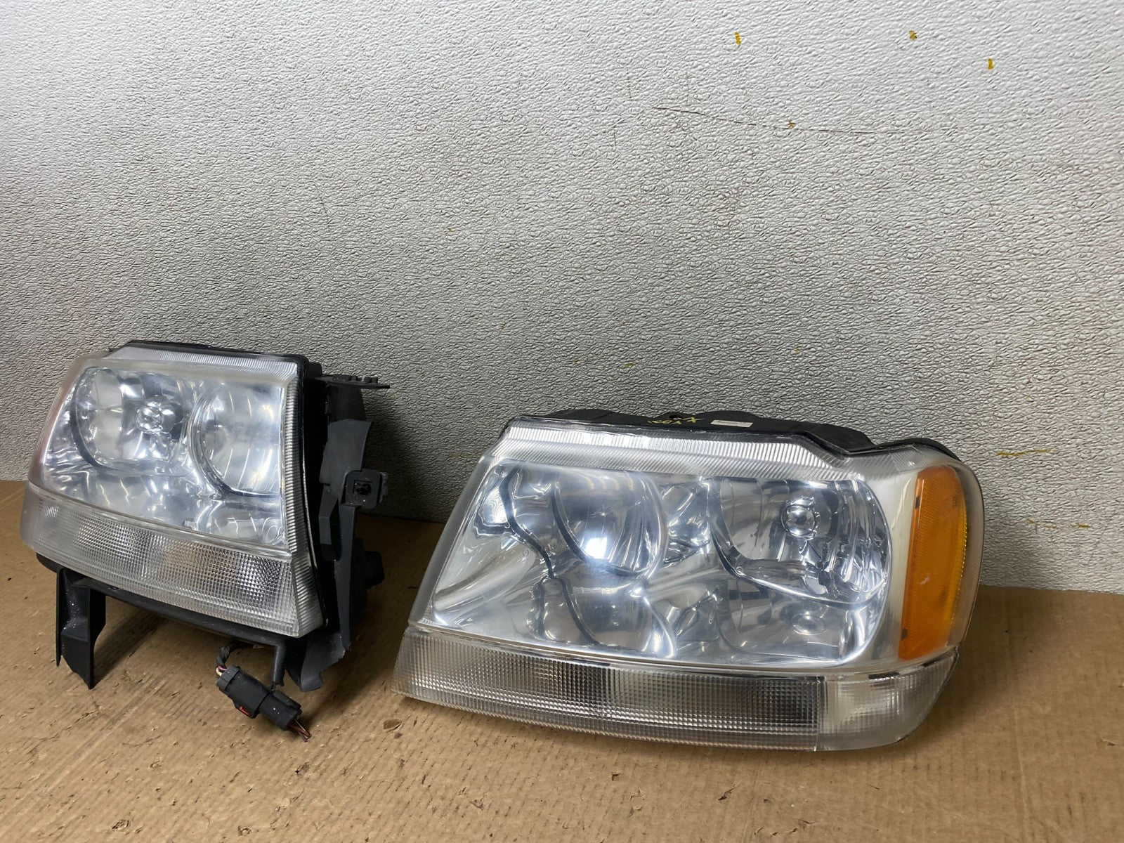 1999 - 2004 Jeep Grand Cherokee Left+Right Set Black Halogen Headlights W5217 DW2