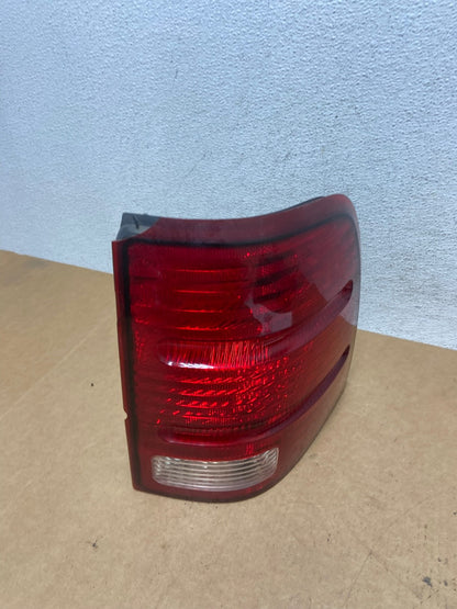 2002 to 2005 Ford Explorer Right Passenger Rh Side Tail light AE2983 LK2