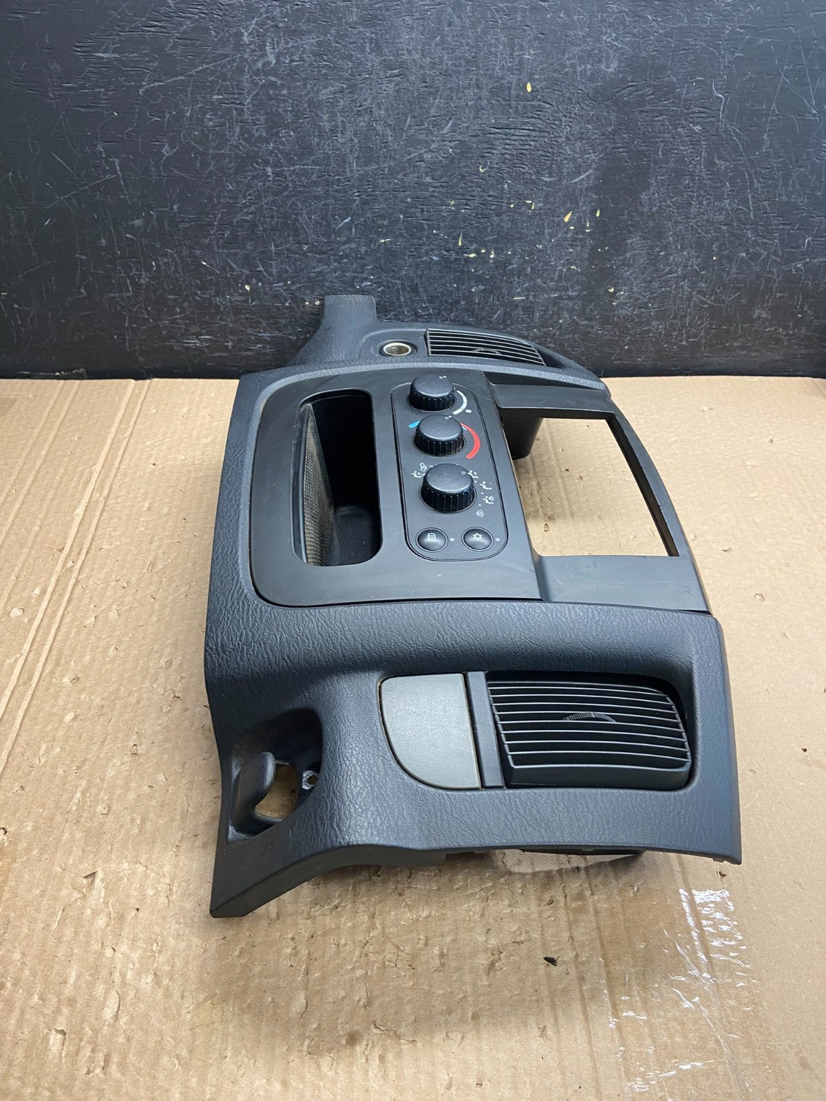 2002 to 2005 Dodge Ram Radio Climate Control Dash Air Vent Bezel Trim af6419 DG2