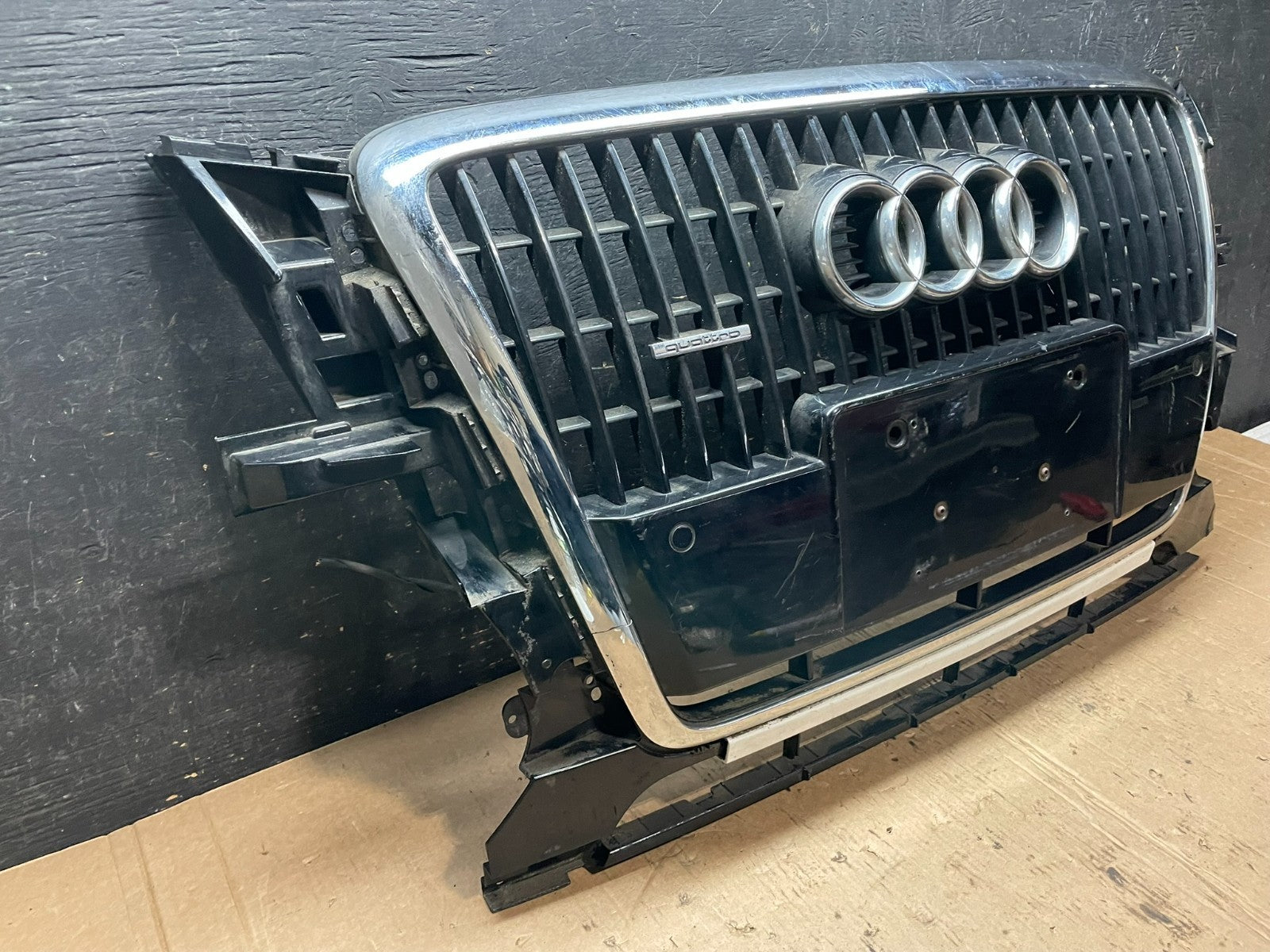 2012 to 2017 Audi Q7 Front Upper Grill Grille  OEM z5950 DG1