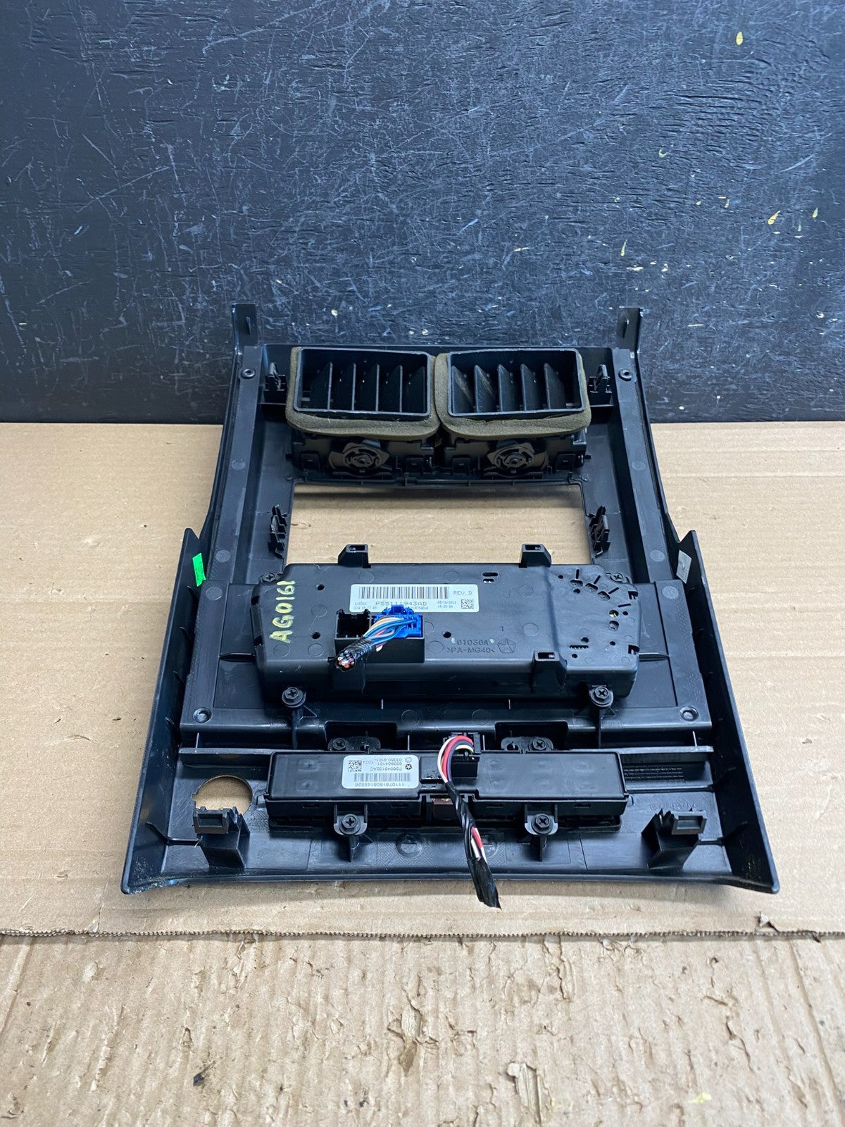 2008 to 2012 Jeep Liberty Dash Climate Temperature Control Radio Bezel AG0161 DG4