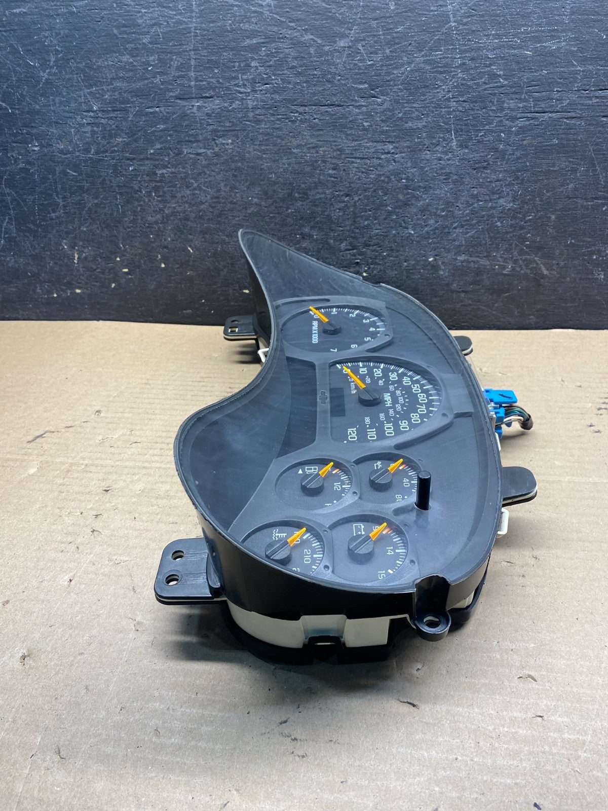 2003 to 2006 Chevrolet Trailblazer Envoy Cluster Gauge Speedometer AH9769 DW2