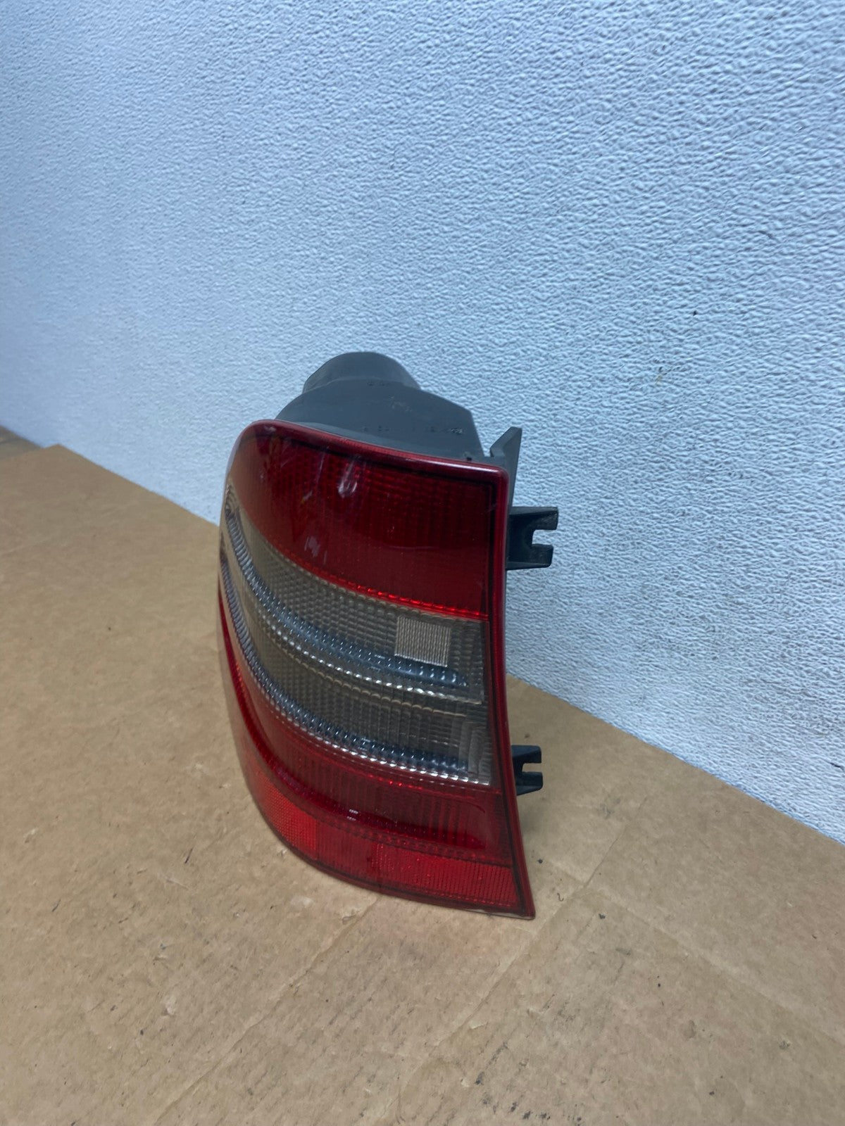 1998 1999 2000 2001 Mercedes ML320 ML-Class Left Driver LH Tail Light AD4560 LK1
