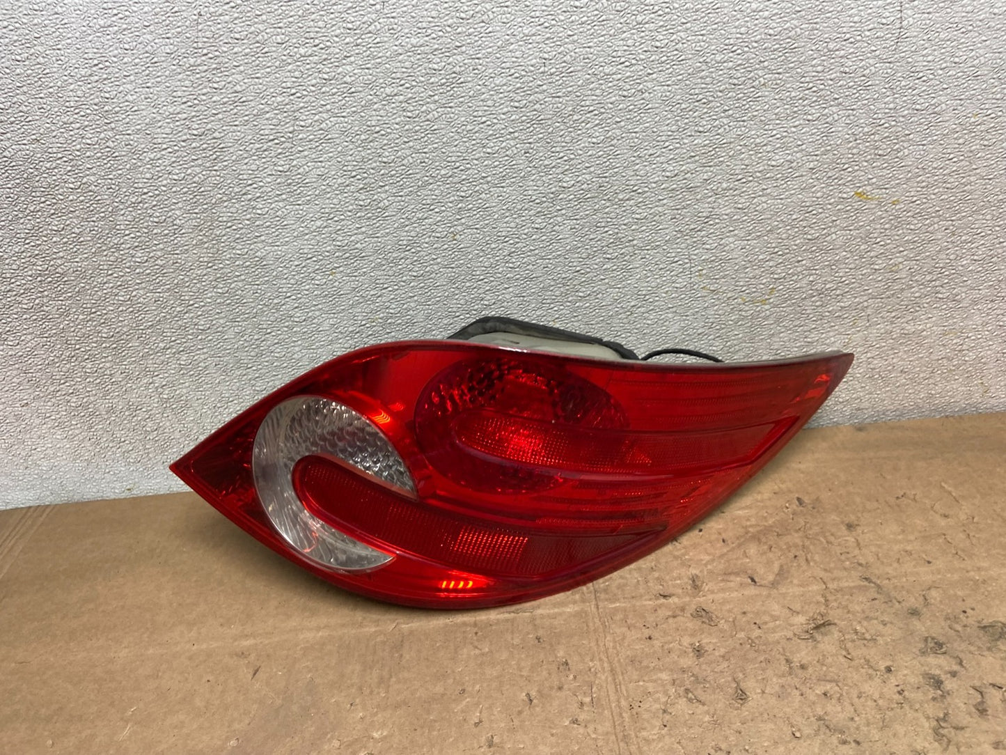 2006 - 2010 Mercedes W251 R-CLASS Right Passenger RH Side Tail Light Y7117 DW0