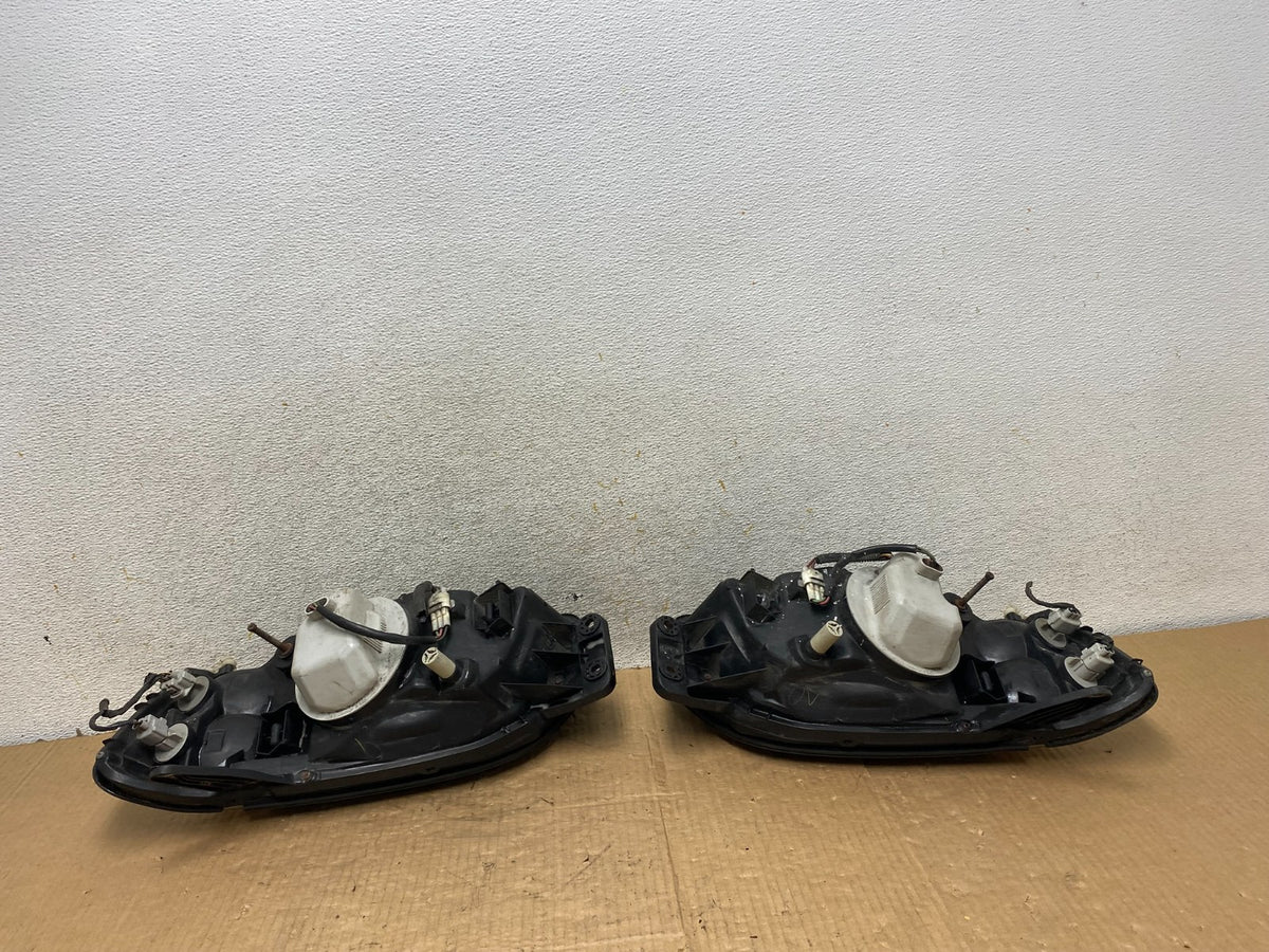 2001 to 2004 Subaru Legacy Outback Left+Right Headlights AI7895 DW7