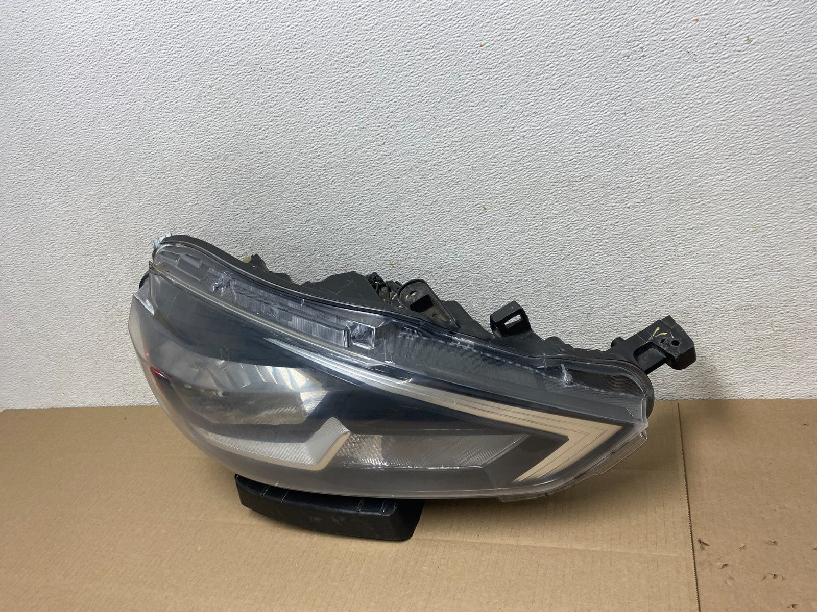 2016 - 2018 Nissan Sentra Front Right Passenger RH Halogen Headlight AG5813 DW1