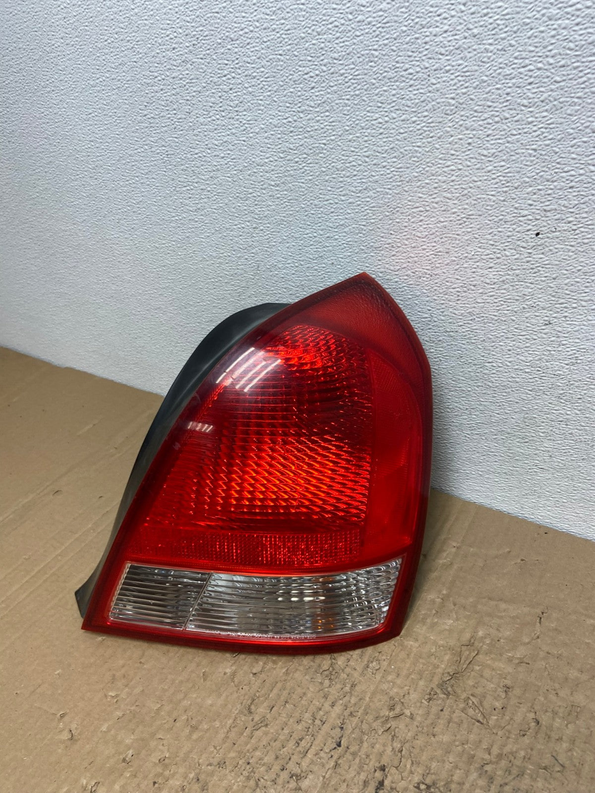 2001 2002 2003 Hyundai Elantra Right Passenger Rh Tail Light AC4155 LK1