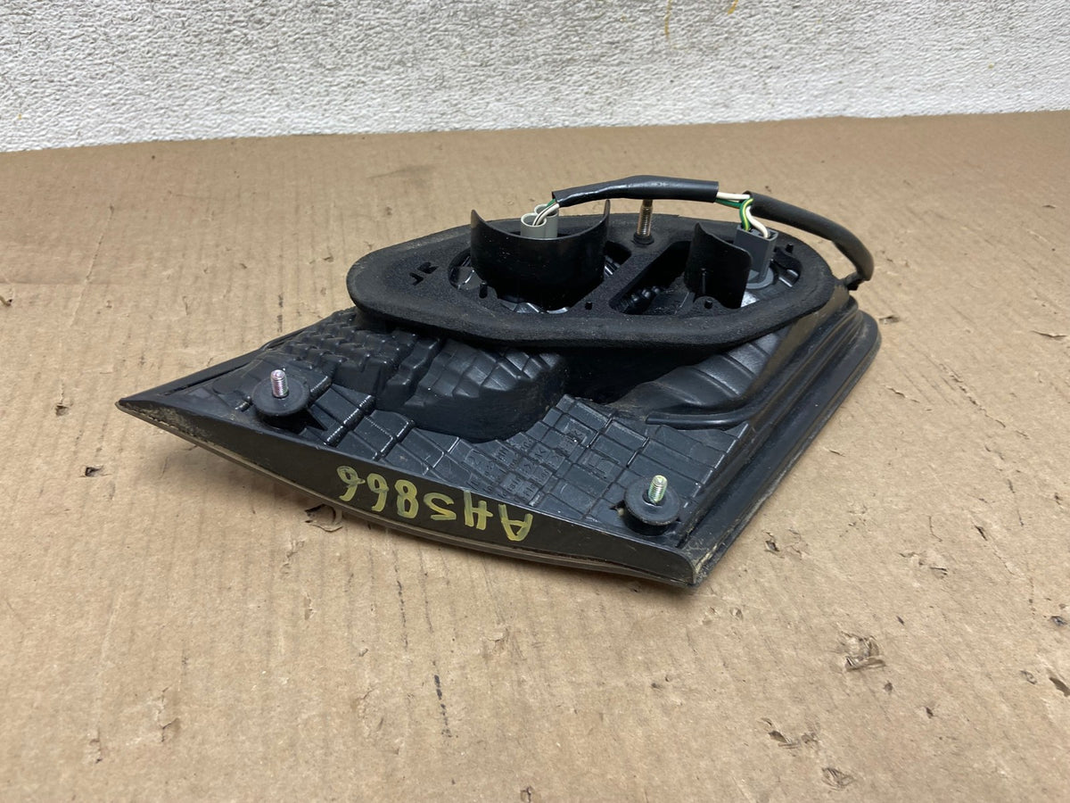 2002 2003 2004 Lexus Es300 Es330 Right Passenger Inner Tail Light AH5866 LK5