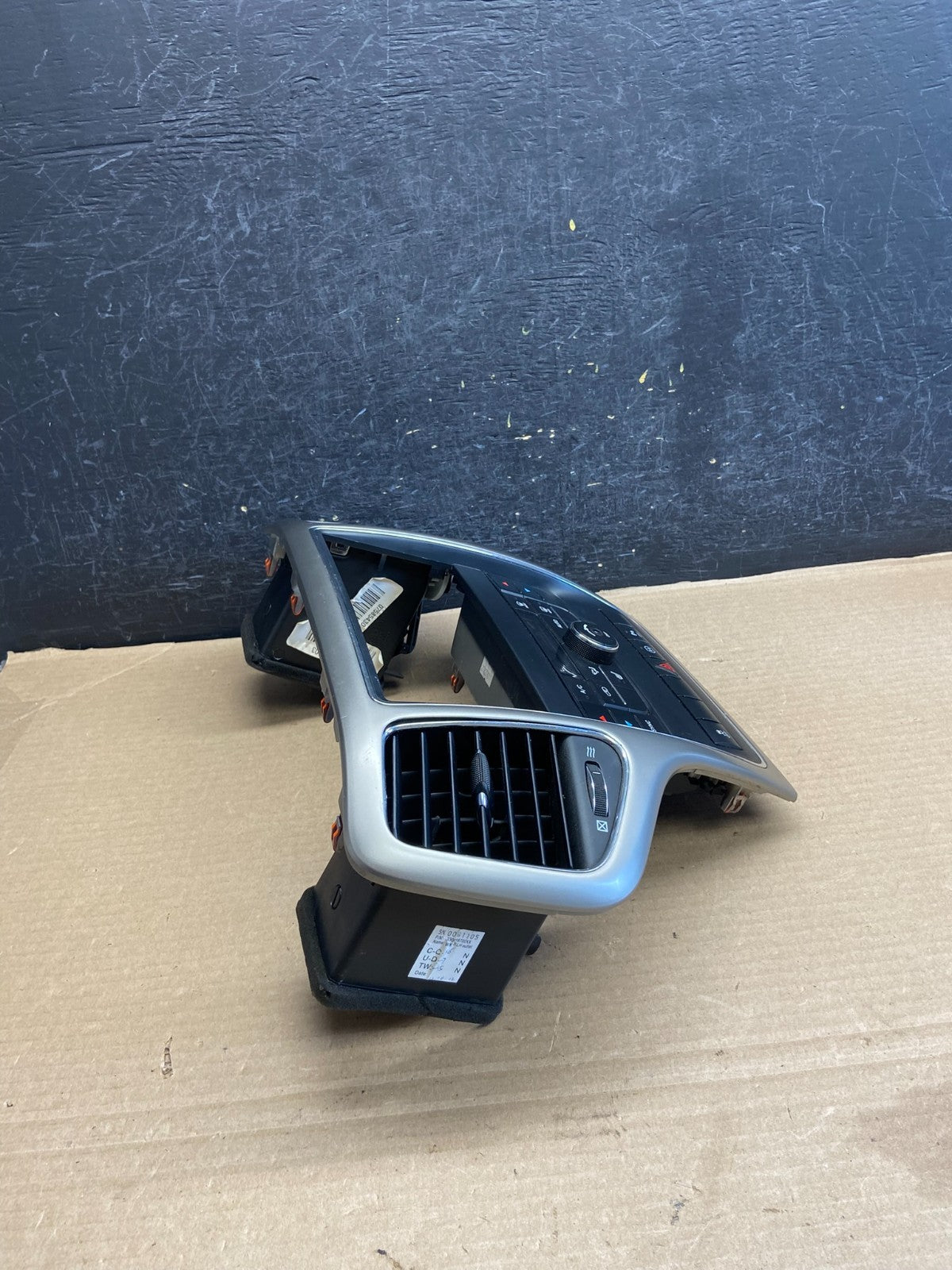 2011-2013 Jeep Grand Cherokee Center Radio Climate Control Bezel Vent AH1373 DG1