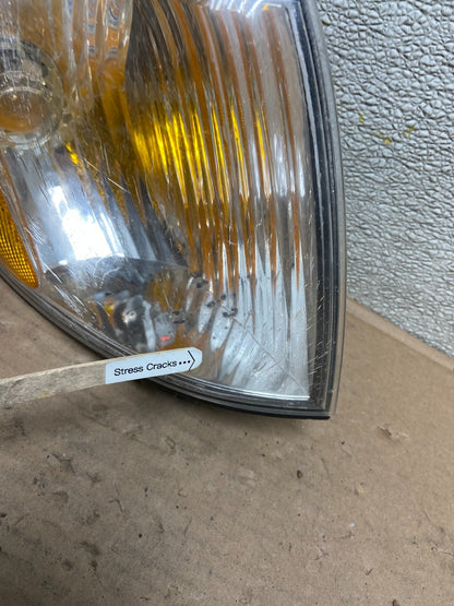 2001 to 2003 Toyota Sienna Turn Signal Right Passenger RH Lamp OEM AB0112 DW4