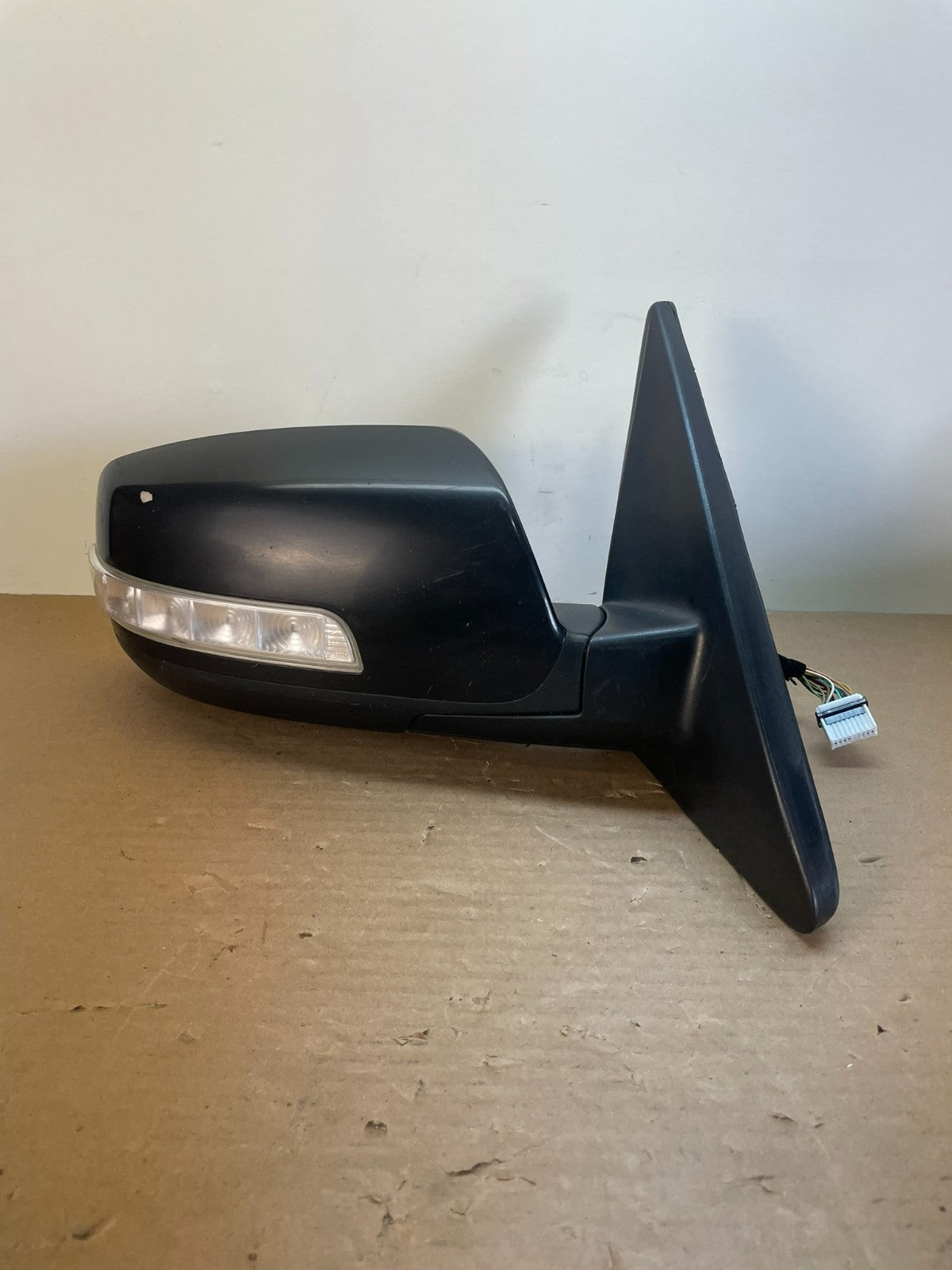 2011 to 2015 Kia Sorento Right Passenger Door Mirror Turn Signal AF5619 DG0