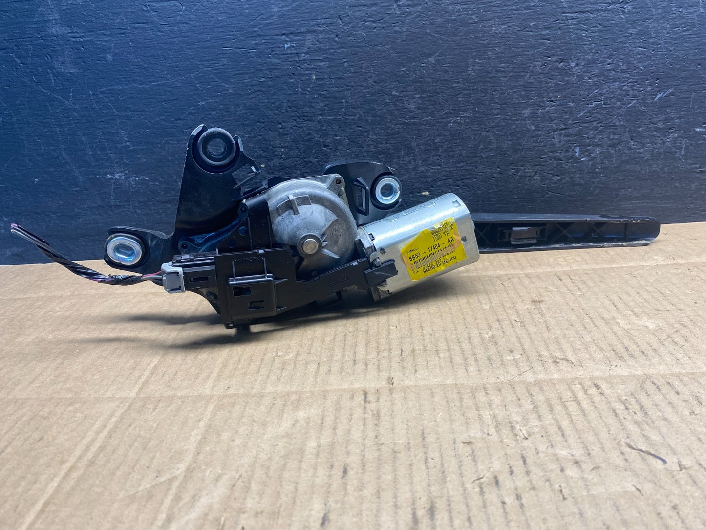 2011 to 2019 Ford Explorer Rear Windshield Wiper Motor AD5076 DG5