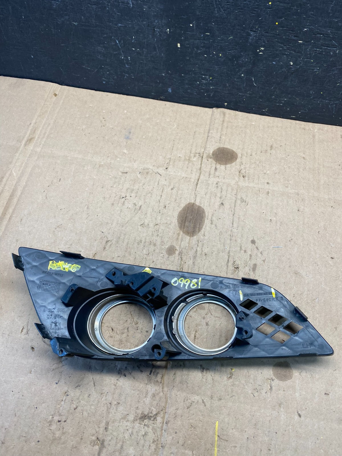 2011-2013 Mercedes W251 R R350 Front Bumper Left Fog Light Grille Bezel o9981 DG5