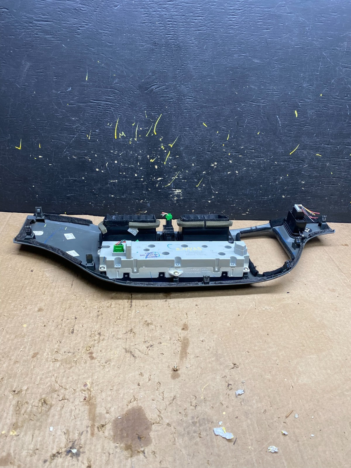 2005 to 2010 Honda Odyssey  Radio Climate Control Dash Trim Bezel Z4455 DG5