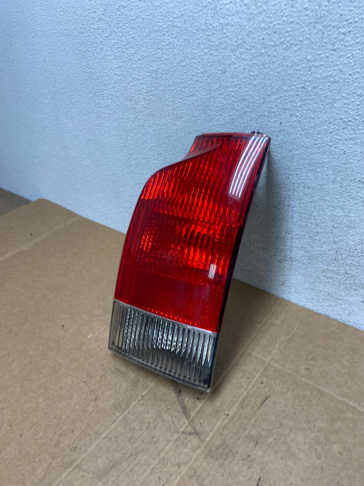 2001 - 2004 Volvo Xc70 V70 Left Driver LH Side Tail Light AD6113 LK1